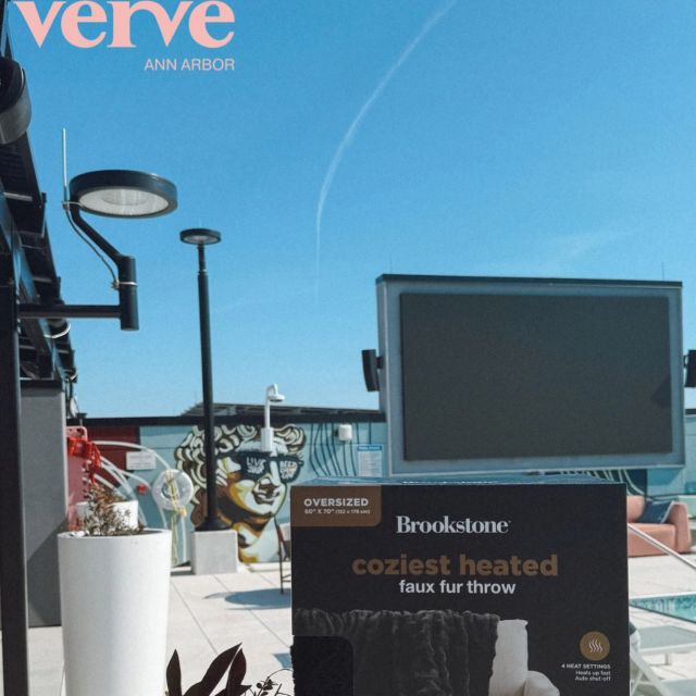 Who’s ready to get cozy? 

We’re leveling up our next event by giving away a Brookstone Heated Blanket! Perfect for study sessions, movie nights, or crisp Michigan game days! 

HOW TO WIN:
❄️make sure you’re following @verveannarbor 
❄️tag the friend your bring to Lights.Camera.VERVE! 
❄️repost this post to your insta story! 

🏆winner announced LIVE at the event! Entries close Friday at 10am! 

#giveaway #event #obsession #goblue #verve