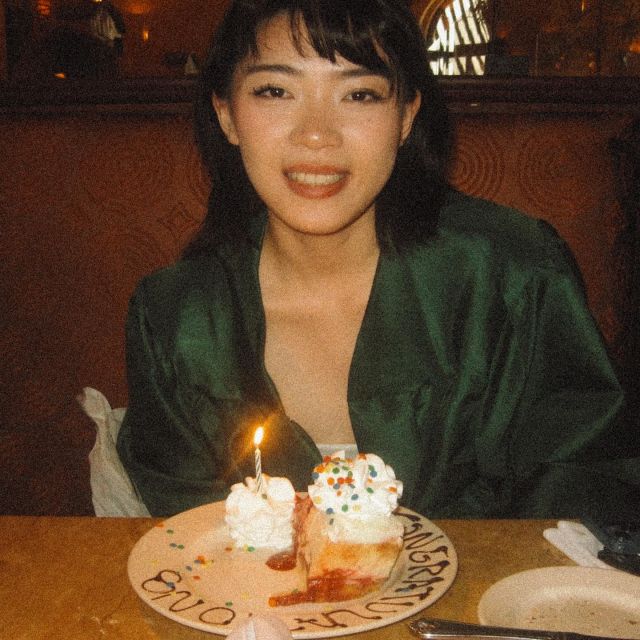 热烈祝贺我们的2029班x VERVE Ann Arbor礼品卡获得者@vivienli_06！她是来自哥伦布的工程专业的大一学生，她一直忠于 Maize and Blue（这里没有 Buckeye 的胡言乱语），她可以用在 Rally House 的 400 美元来证明这一点！欢迎来到密歇根大学，Vivien！💙〽️