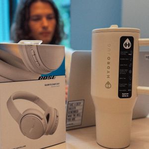 It’s Giveaway Time!Comment your hype song of the semester to win a HydroJug water bottle and a pair of Bose QuietComfort Headphones! 🎧 Winner to be announced this Friday at the Rooftop Darty!Good Luck!
