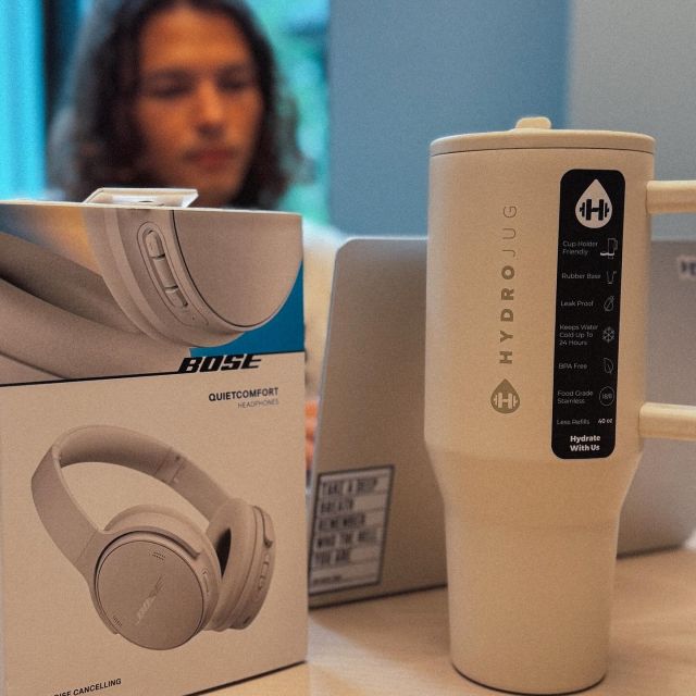 It’s Giveaway Time!Comment your hype song of the semester to win a HydroJug water bottle and a pair of Bose QuietComfort Headphones! 🎧 Winner to be announced this Friday at the Rooftop Darty!Good Luck!