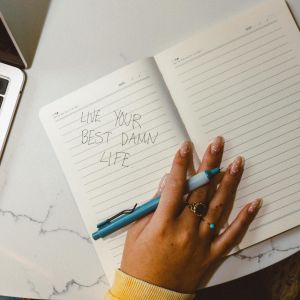 ¿Todavía estás buscando piso para el otoño de 2026? Estás de suerte ✨ En VERVE aún quedan disponibles algunos planos de planta. Pásate hoy mismo para asegurarte la mejor vida posible